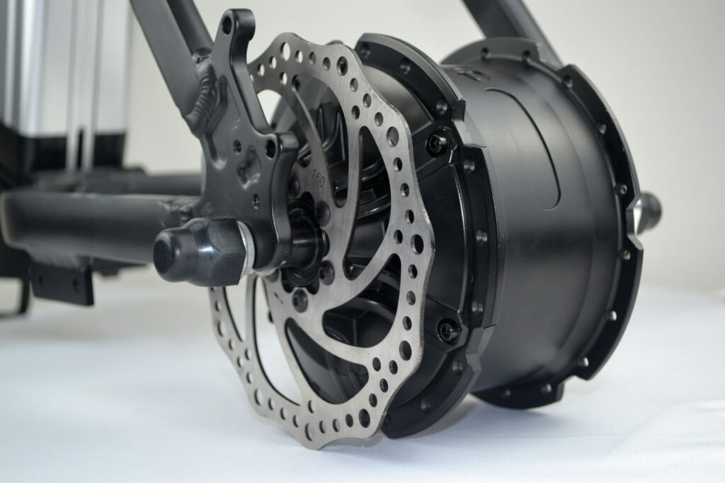 fettbereifter E-Bike-Motor